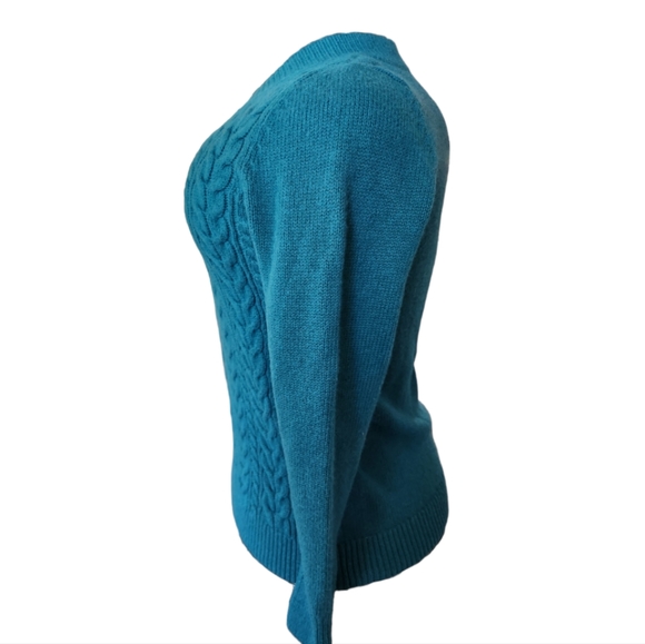 TALBOTS SIZE MEDIUM PETITE. cable knit, v neck, nylon/lambswool blend. - Picture 3 of 6